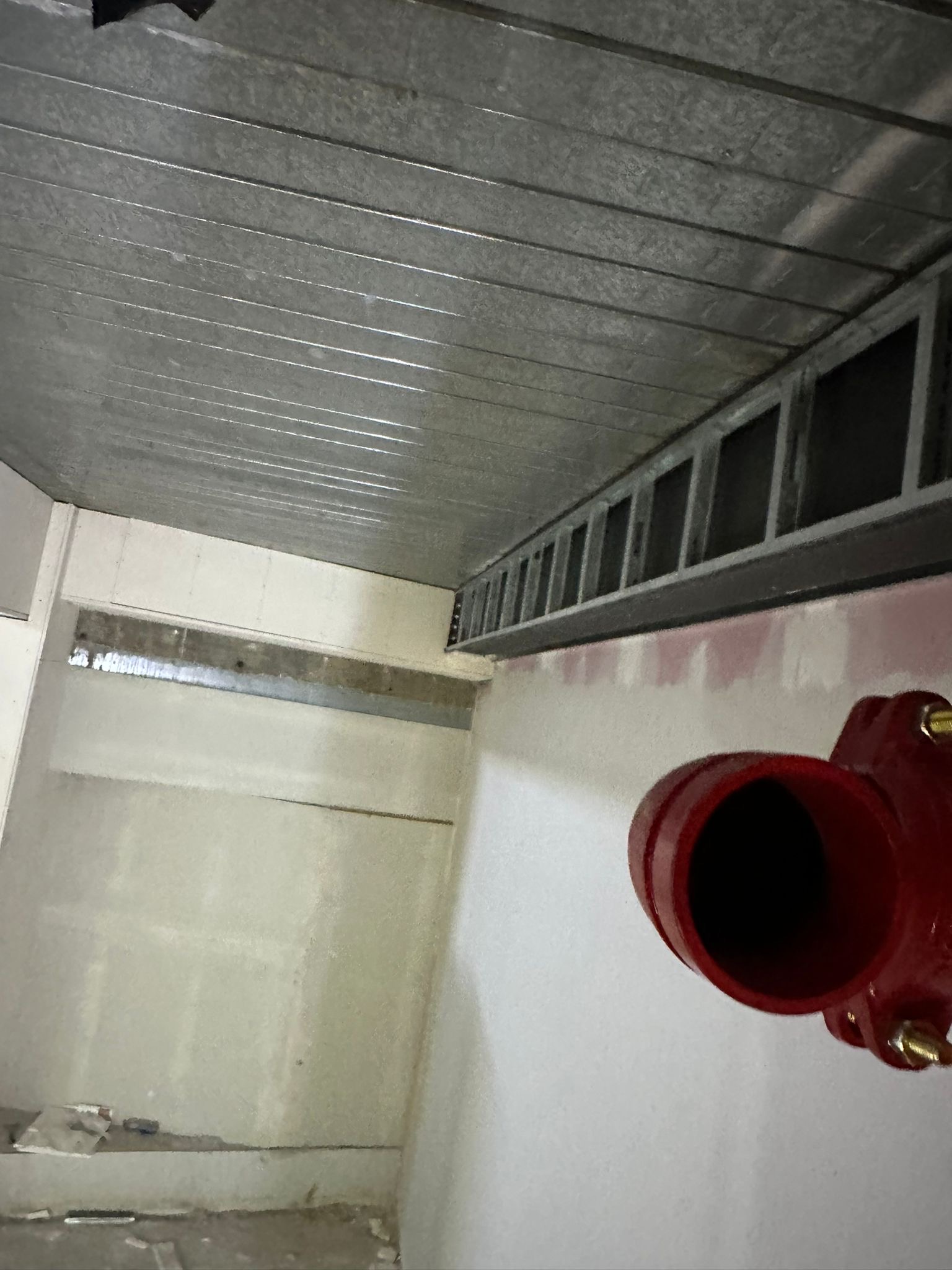 Compartment detail in live site conditions